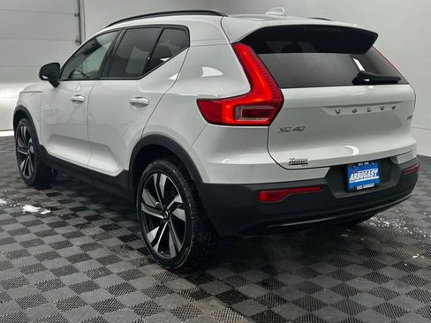 Used 2023 Volvo XC40 B5 Plus w/ Climate Package image 16