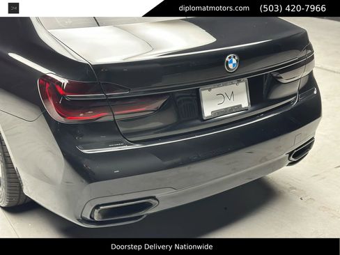 Used 2018 BMW 740i image 17