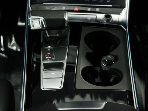 Used 2021 Audi RS 6 image 38