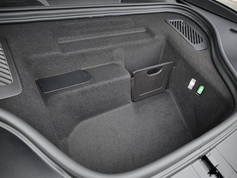 New 2025 Porsche Macan 4S Electric image 43