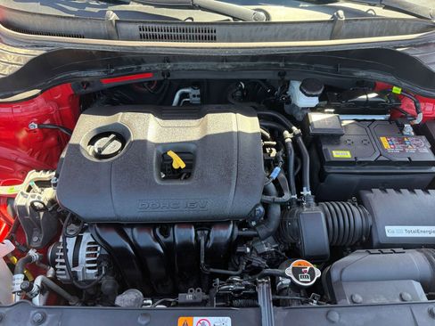 Used 2025 Kia Soul LX w/ LX Technology Package FWD image 32