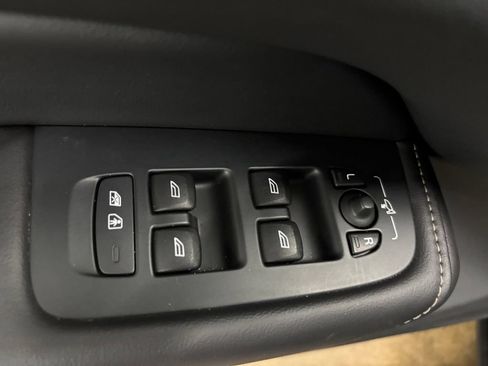 Certified 2023 Volvo XC60 B5 Ultimate AWD/4WD image 13