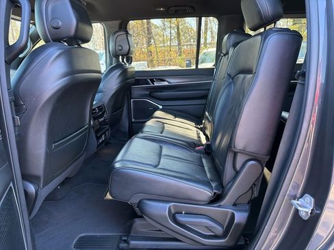 Used 2023 Jeep Wagoneer Series III w/ Preferred Equipment Group RWD image 25
