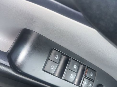 Used 2019 Toyota Highlander XLE image 12