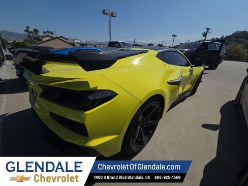 Used 2023 Chevrolet Corvette Z06 w/ Z07 Performance Package RWD image 5
