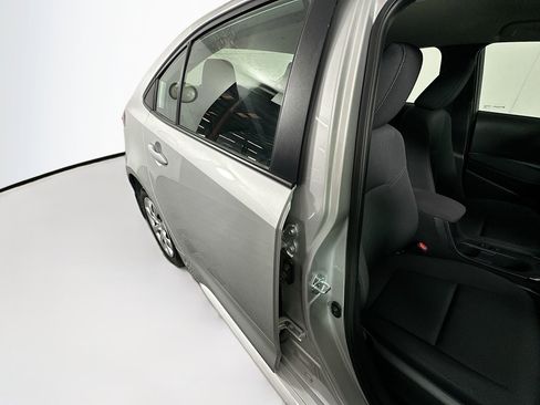 Used 2025 Toyota Corolla LE image 27