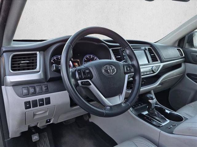 Used 2017 Toyota Highlander Limited w/ Carpet Mat Package AWD/4WD image 9