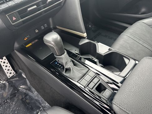 Used 2025 Toyota Camry XSE FWD image 26