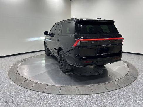 Certified 2025 Lincoln Navigator Reserve w/ Jet Appearance Package image 8