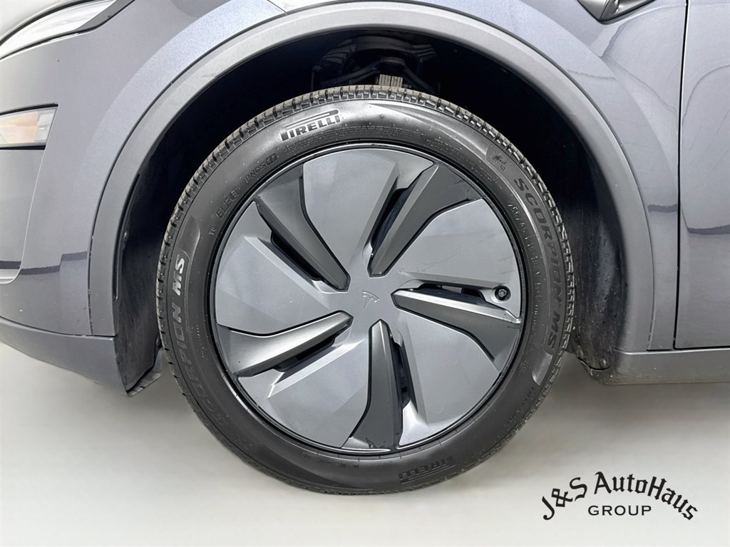 Used 2026 Tesla Model Y AWD image 39