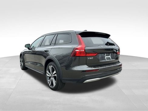 Used 2025 Volvo V60 B5 Cross Country Plus image 9