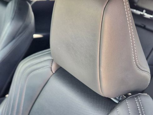 Used 2021 Toyota Venza Limited AWD/4WD image 14