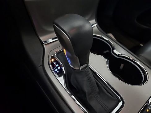 Used 2019 Jeep Grand Cherokee Limited AWD/4WD image 15