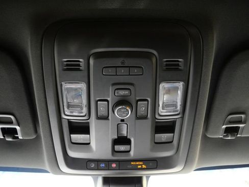 Used 2022 Chevrolet Suburban RST w/ Sport Performance Package AWD/4WD image 17
