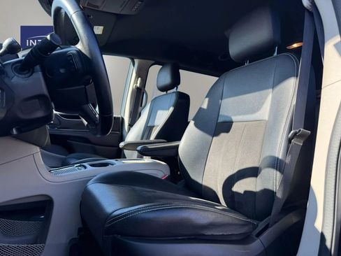 Used 2019 Dodge Grand Caravan SXT FWD image 10