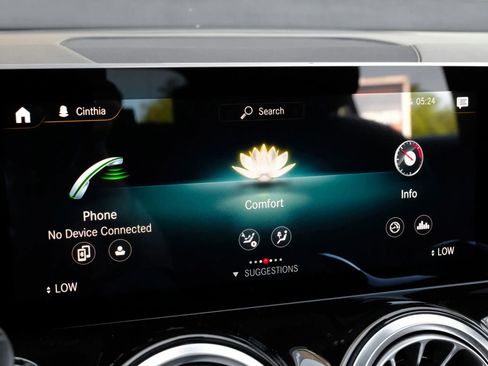 Used 2021 Mercedes-Benz GLB 250 4MATIC w/ Premium Package image 31