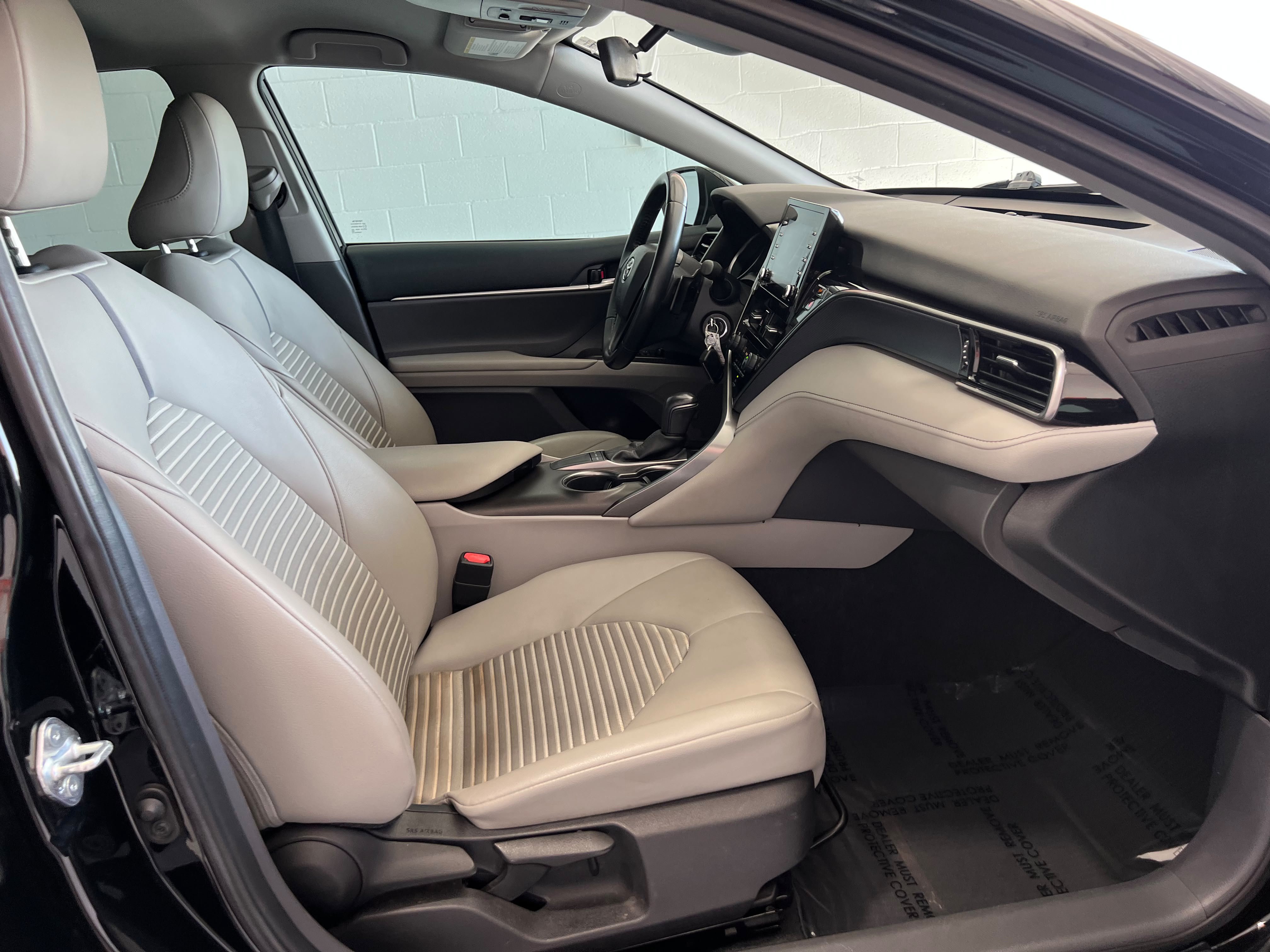 Used 2022 Toyota Camry SE w/ Carpet Mat Package (TMS) FWD image 13