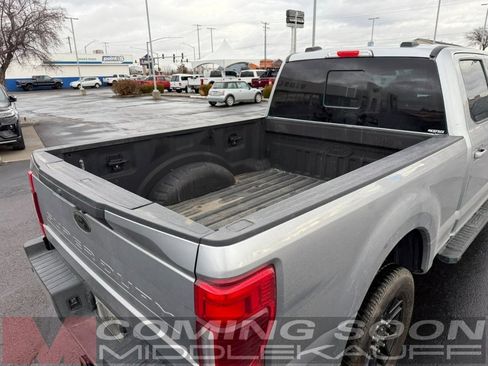 Used 2022 Ford F250 Lariat w/ Black Appearance Package image 4