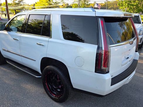 Used 2017 Cadillac Escalade Luxury AWD/4WD image 14
