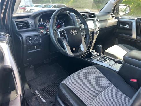 Used 2017 Toyota 4Runner SR5 AWD/4WD image 13