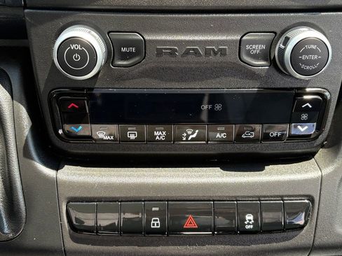 Used 2025 RAM ProMaster 2500 w/ Convenience Group FWD image 16