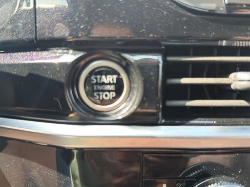 Used 2023 Nissan Pathfinder Platinum FWD image 12