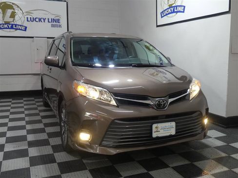 Used 2018 Toyota Sienna XLE Premium image 5