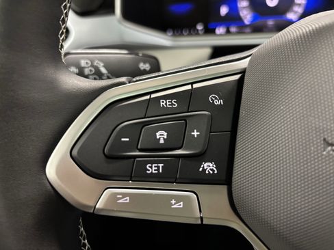 New 2025 Volkswagen Taos SE image 25