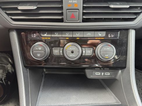 Used 2024 Volkswagen Jetta SE FWD image 18