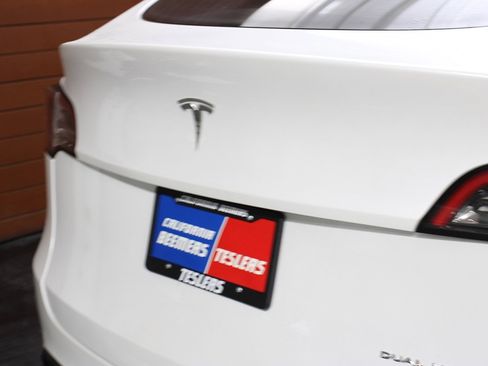 Used 2021 Tesla Model Y Long Range image 19