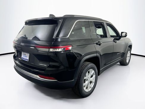 Used 2023 Jeep Grand Cherokee Limited AWD/4WD image 5