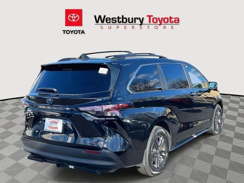 Certified 2024 Toyota Sienna XLE Woodland Edition AWD/4WD image 7