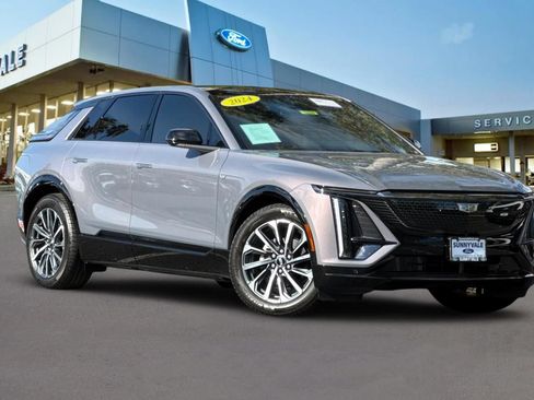 Used 2024 Cadillac Lyriq Sport AWD/4WD image 2