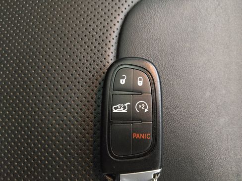 Used 2019 Jeep Cherokee High Altitude AWD/4WD image 32