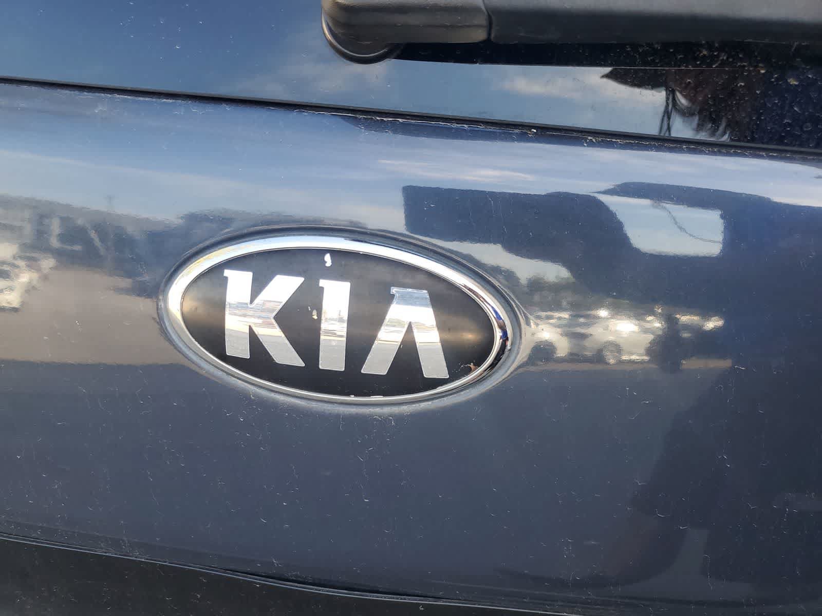 Used 2015 Kia Soul + FWD image 11