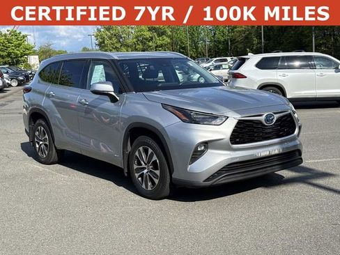 Used 2022 Toyota Highlander XLE AWD/4WD image 1