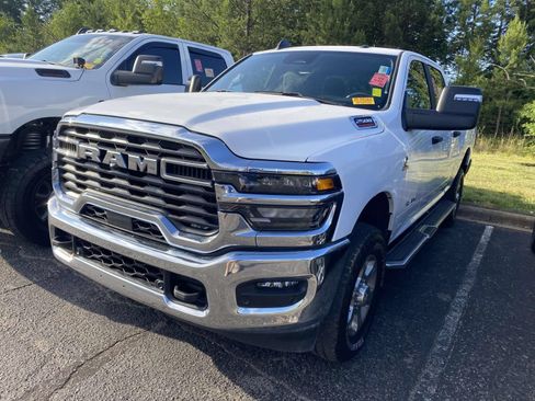 Used 2025 RAM 2500 Big Horn AWD/4WD image 3