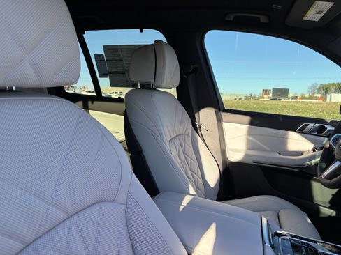 Used 2026 BMW X5 xDrive40i w/ M Sport Package image 21