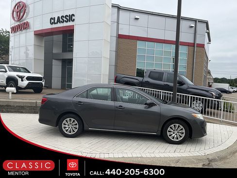 Used 2012 Toyota Camry LE FWD image 1