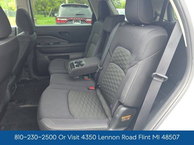 Used 2024 Nissan Pathfinder SV FWD image 13