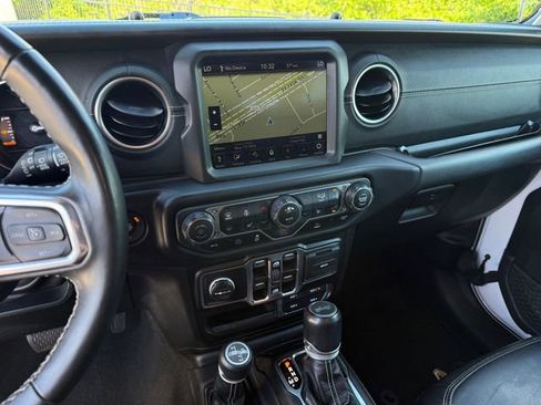 Used 2022 Jeep Wrangler Unlimited Sahara w/ Cold Weather Group AWD/4WD image 21