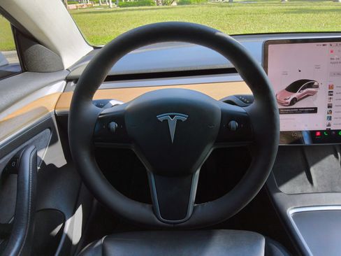 Used 2022 Tesla Model 3 RWD image 8