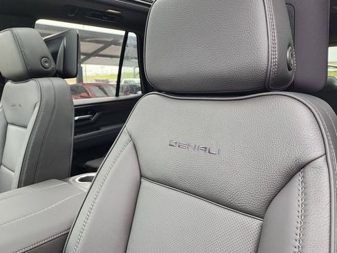 New 2026 GMC Yukon Denali w/ Denali Reserve Package AWD/4WD image 17