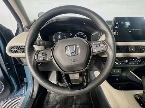 Used 2027 Honda HR-V LX image 16