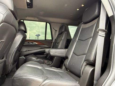 Used 2019 Cadillac Escalade Premium Luxury image 18