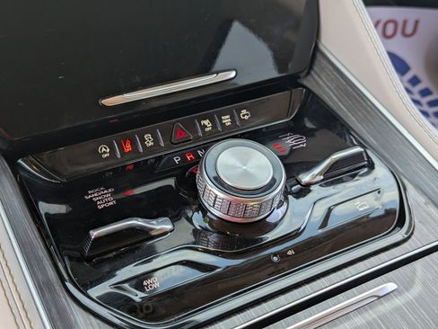 Used 2023 Jeep Wagoneer Series III w/ Preferred Equipment Group image 23