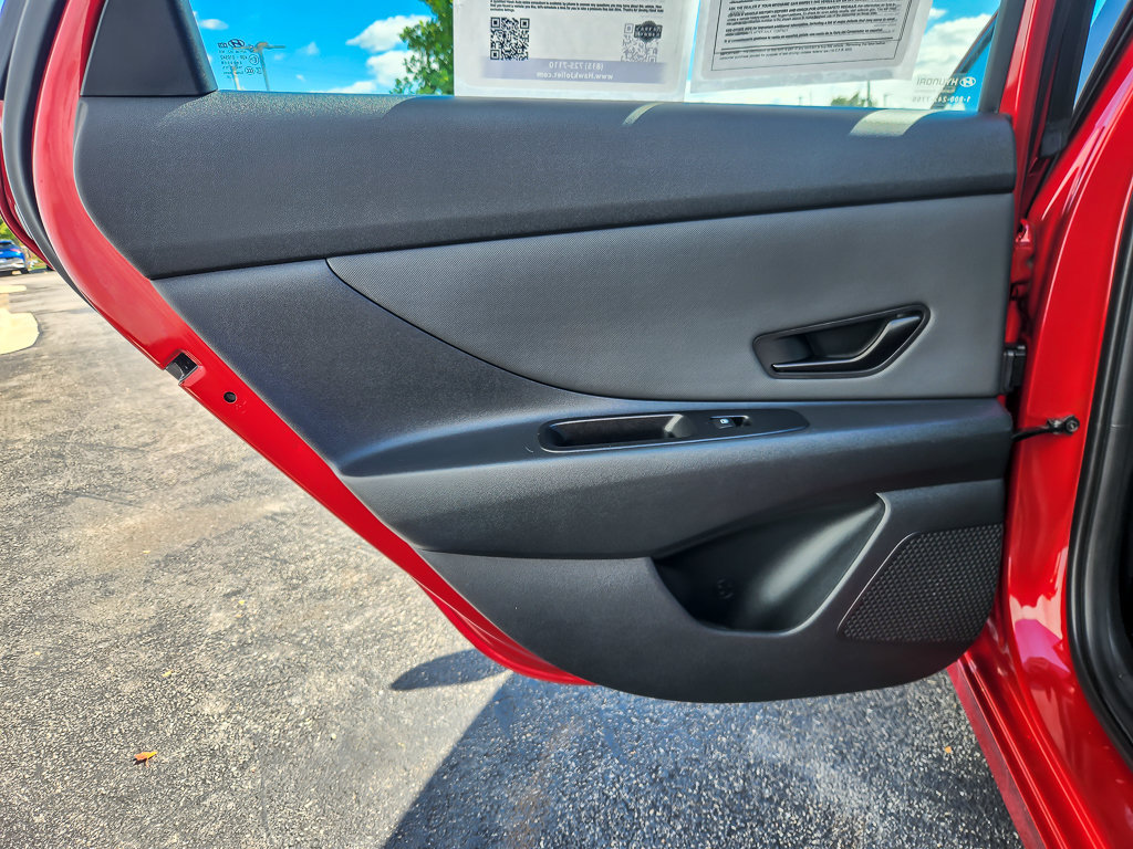 Used 2025 Hyundai Elantra Sport FWD image 16