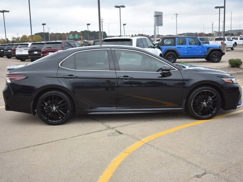 Used 2022 Toyota Camry XSE image 4