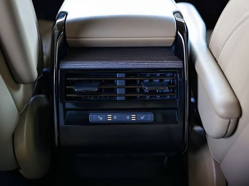 Used 2023 Land Rover Range Rover Sport SE AWD/4WD image 24