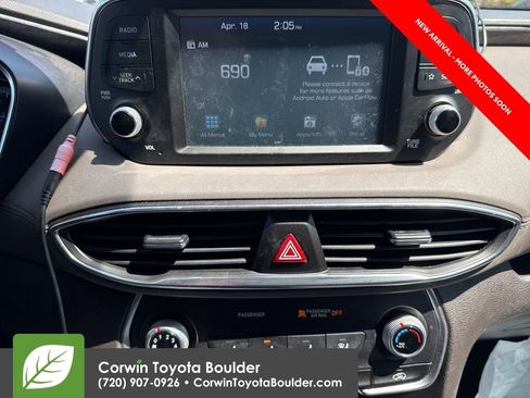 Used 2020 Hyundai Santa Fe SE image 11